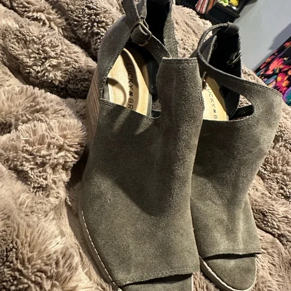 Lucky Brand Women's Suede Peep-Toe Mules - Picture 2 of 10